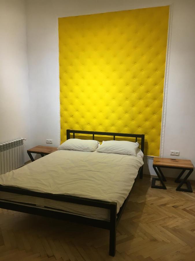 21/9 Baker Street Hostel Lviv Ngoại thất bức ảnh