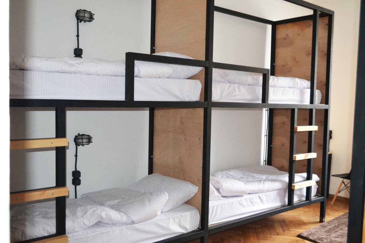 21/9 Baker Street Hostel Lviv Ngoại thất bức ảnh