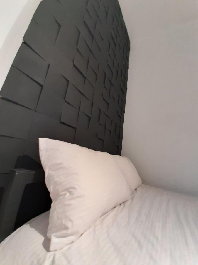 21/9 Baker Street Hostel Lviv Ngoại thất bức ảnh